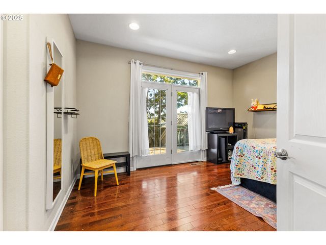 610 Nw HILLCREST Dr, Dallas, OR 97338