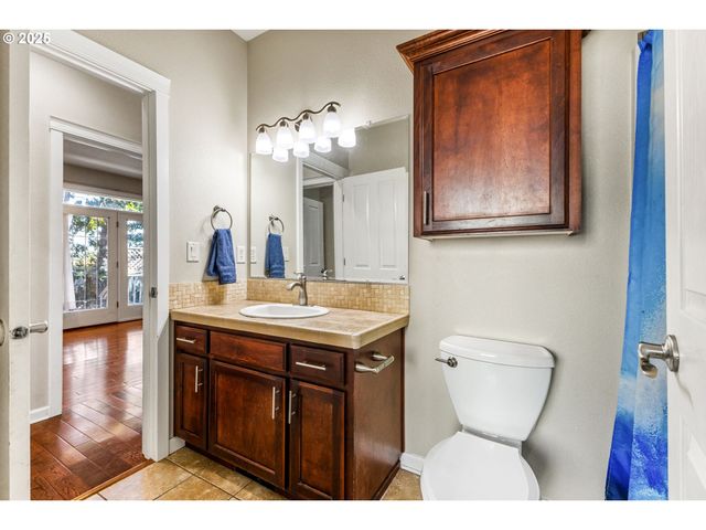 610 Nw HILLCREST Dr, Dallas, OR 97338