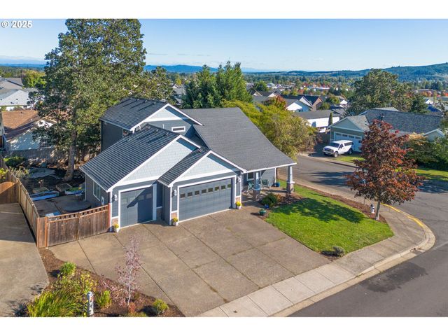 610 Nw HILLCREST Dr, Dallas, OR 97338