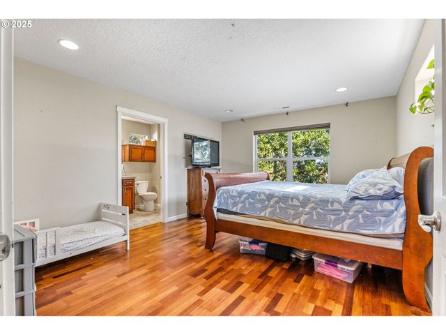 610 Nw HILLCREST Dr, Dallas, OR 97338