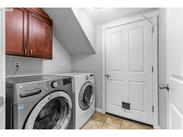 610 Nw HILLCREST Dr, Dallas, OR 97338