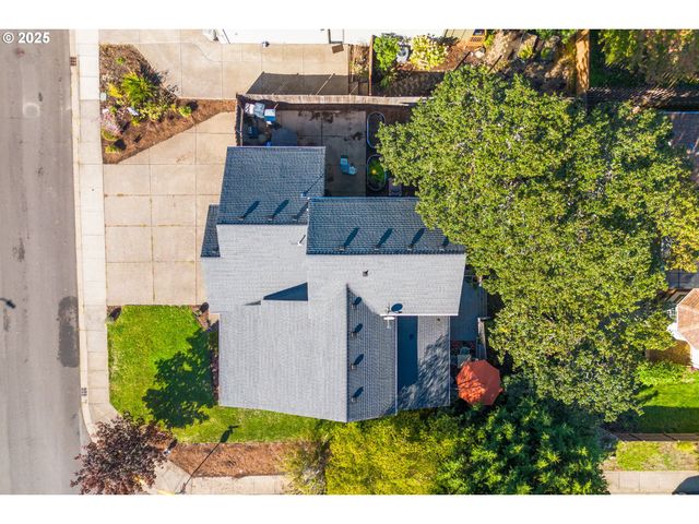 610 Nw HILLCREST Dr, Dallas, OR 97338