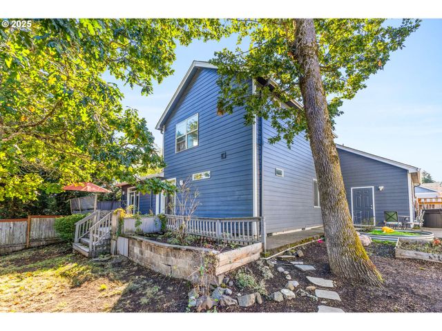 610 Nw HILLCREST Dr, Dallas, OR 97338