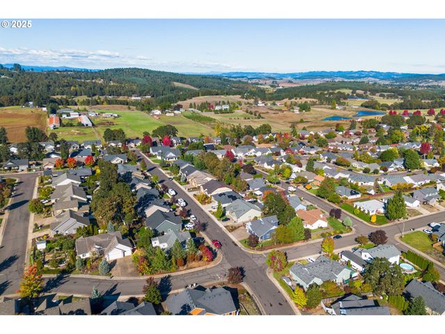 610 Nw HILLCREST Dr, Dallas, OR 97338