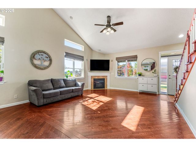 610 Nw HILLCREST Dr, Dallas, OR 97338