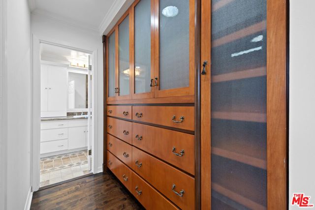 2461 Jupiter Drive, Los Angeles, CA 90046