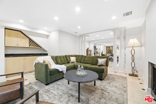 2461 Jupiter Drive, Los Angeles, CA 90046