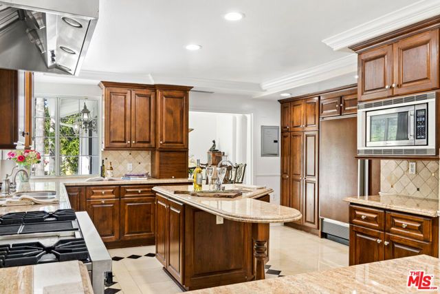 2461 Jupiter Drive, Los Angeles, CA 90046