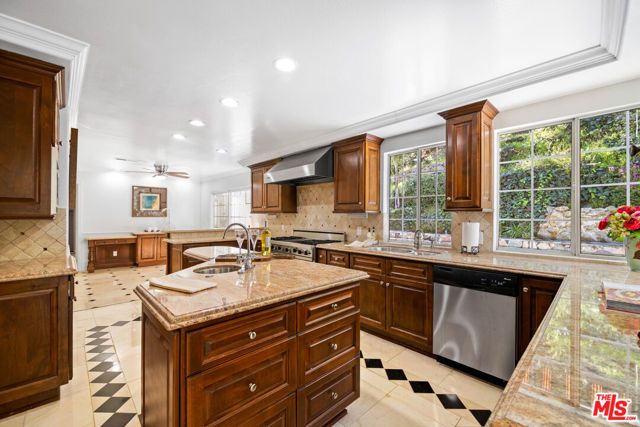 2461 Jupiter Drive, Los Angeles, CA 90046