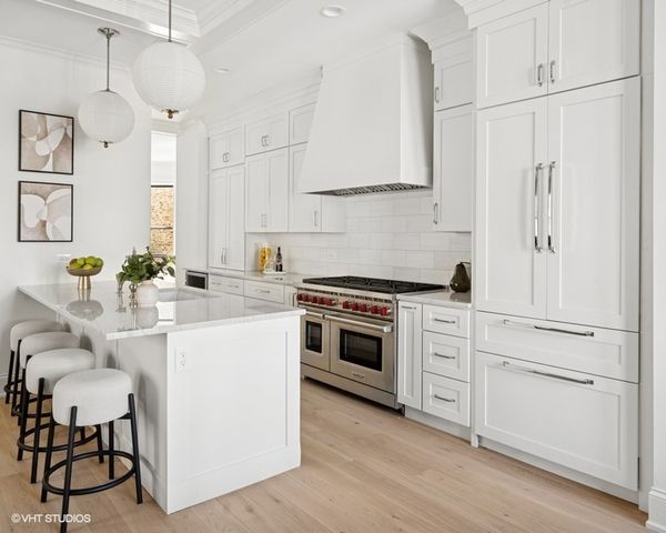 3804 N Leavitt Street, Chicago, IL 60618