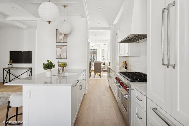 3804 N Leavitt Street, Chicago, IL 60618