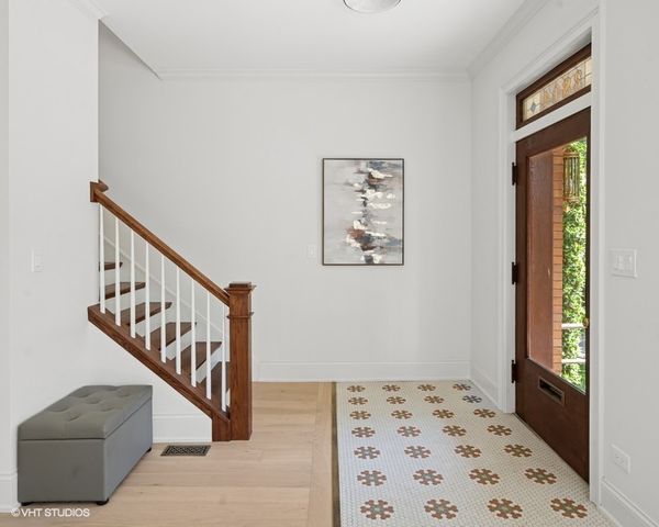 3804 N Leavitt Street, Chicago, IL 60618