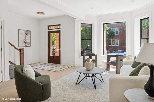 3804 N Leavitt Street, Chicago, IL 60618