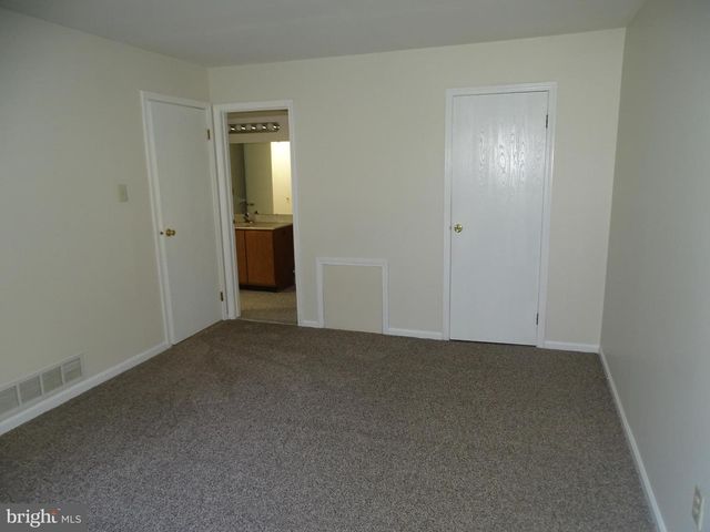 406 STEAMBOAT STATION DR, Southampton, PA 18966