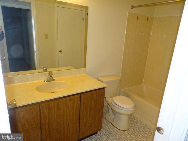 406 STEAMBOAT STATION DR, Southampton, PA 18966