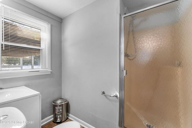 7804 Davhal Dr, Louisville, KY 40291