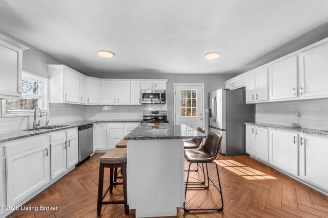 7804 Davhal Dr, Louisville, KY 40291