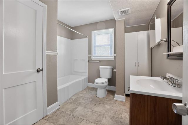 1522 W Walnut Street, Independence, MO 64050