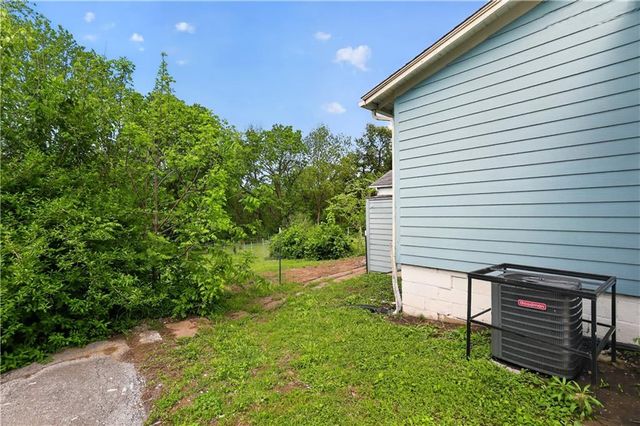 1522 W Walnut Street, Independence, MO 64050