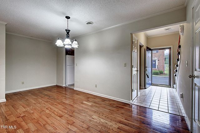 33 Oak Leaf Circle 33, Johnson City, TN 37601