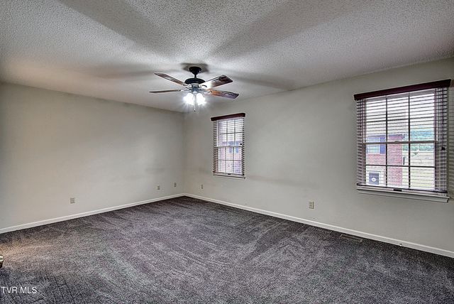 33 Oak Leaf Circle 33, Johnson City, TN 37601