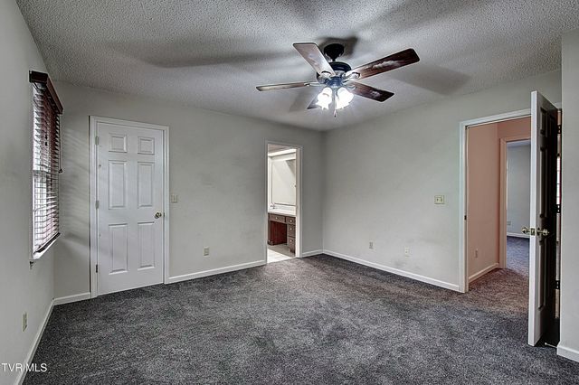 33 Oak Leaf Circle 33, Johnson City, TN 37601