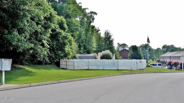 33 Oak Leaf Circle 33, Johnson City, TN 37601