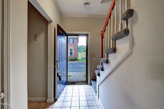 33 Oak Leaf Circle 33, Johnson City, TN 37601