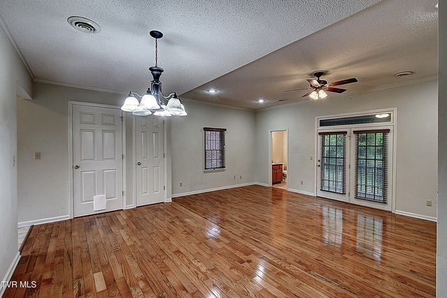 33 Oak Leaf Circle 33, Johnson City, TN 37601