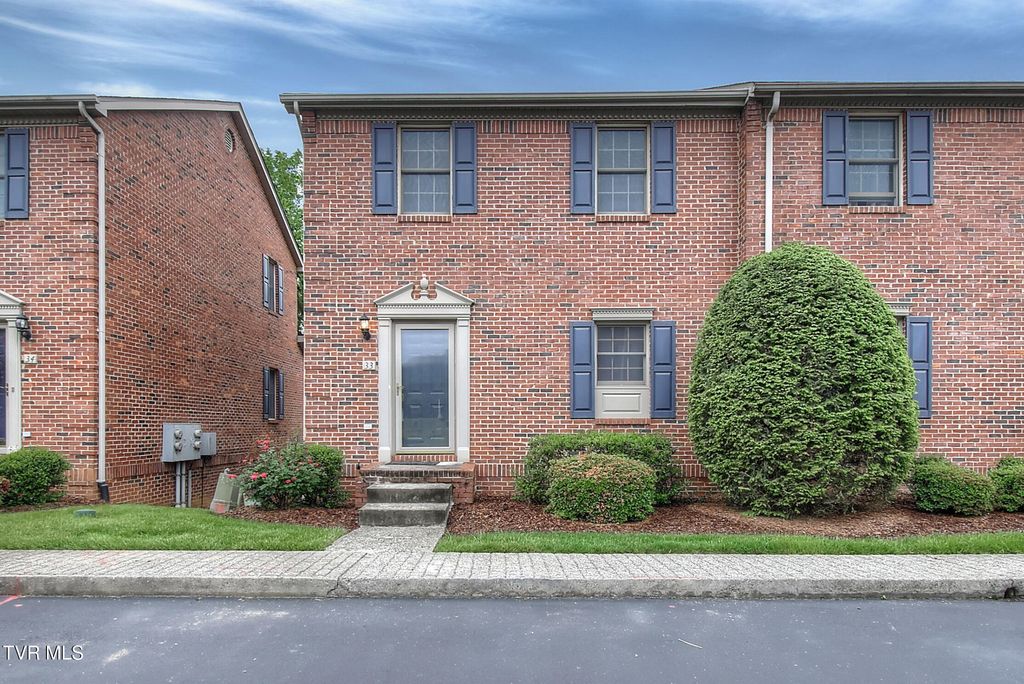 33 Oak Leaf Circle 33, Johnson City, TN 37601