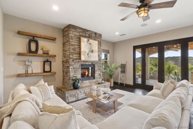 1101 Sierra Linda, Escondido, CA 92025