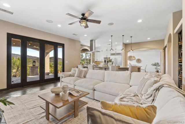 1101 Sierra Linda, Escondido, CA 92025