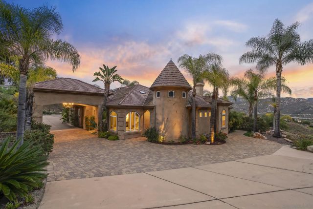 1101 Sierra Linda, Escondido, CA 92025