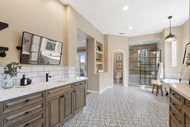 1101 Sierra Linda, Escondido, CA 92025