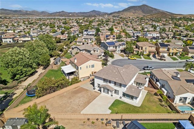 32144 Old Country Court, Winchester, CA 92596
