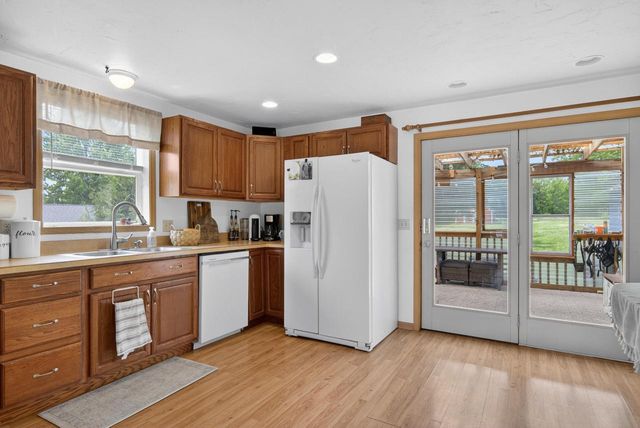 206 Lake STREET, Cascade, WI 53011