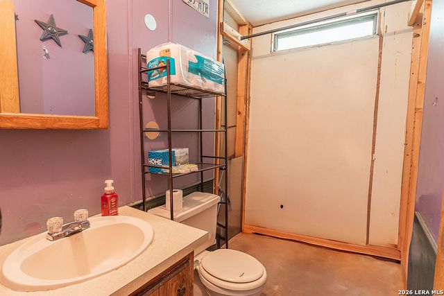 143 WATERMAN LN, Pipe Creek, TX 78063
