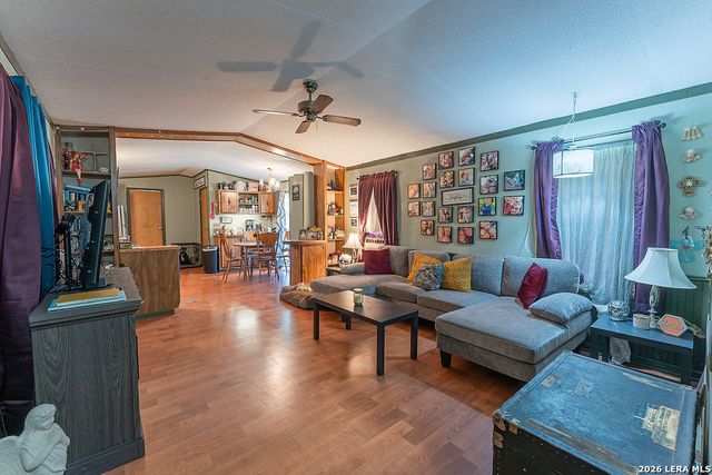 143 WATERMAN LN, Pipe Creek, TX 78063