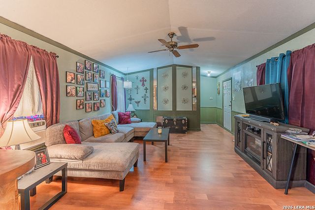 143 WATERMAN LN, Pipe Creek, TX 78063