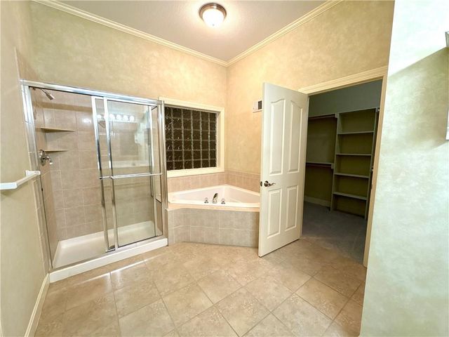 2409 SW Lilly Drive, Lee's Summit, MO 64081