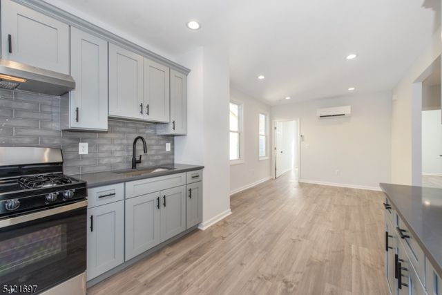 105 Coolidge St, Irvington Twp., NJ 07111