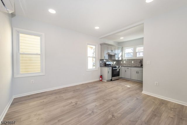 105 Coolidge St, Irvington Twp., NJ 07111