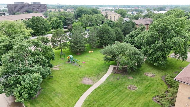 1105 Holiday Lane 15, Des Plaines, IL 60016