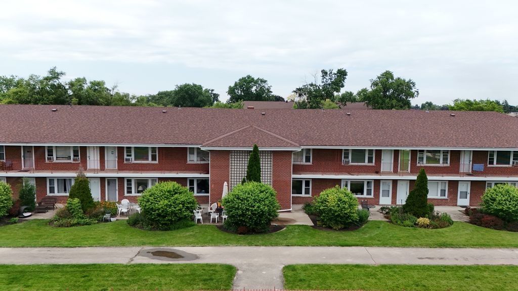 1105 Holiday Lane 15, Des Plaines, IL 60016