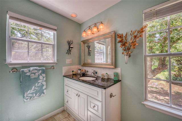 113 Red Bird DR, Kingsland, TX 78639
