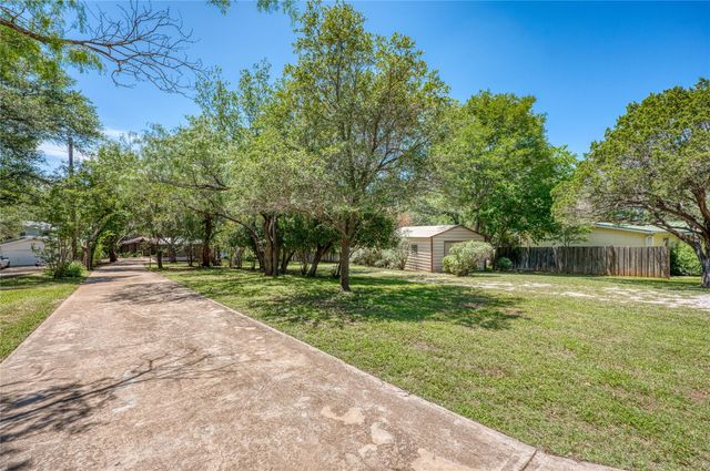 113 Red Bird DR, Kingsland, TX 78639