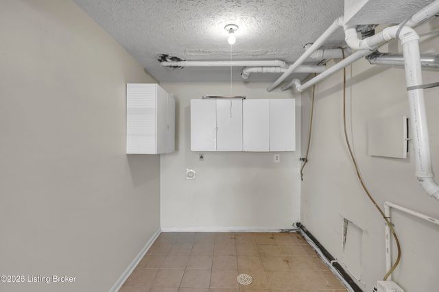 1201 Abbeywood Rd, Louisville, KY 40222