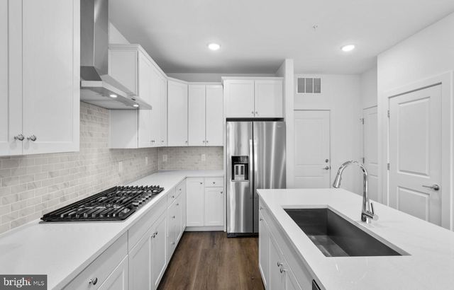 19864 YELLOW DAISY TER, Ashburn, VA 20147