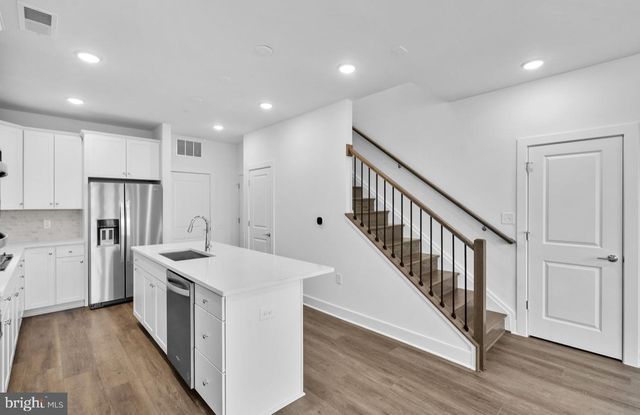 19864 YELLOW DAISY TER, Ashburn, VA 20147