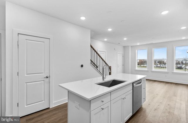 19864 YELLOW DAISY TER, Ashburn, VA 20147